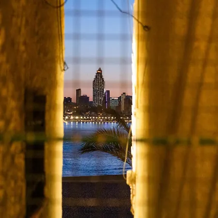 Brisas Del Poniente アパート