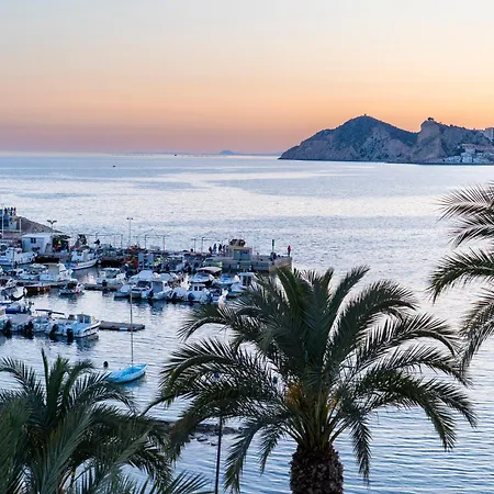 Brisas Del Poniente アパート